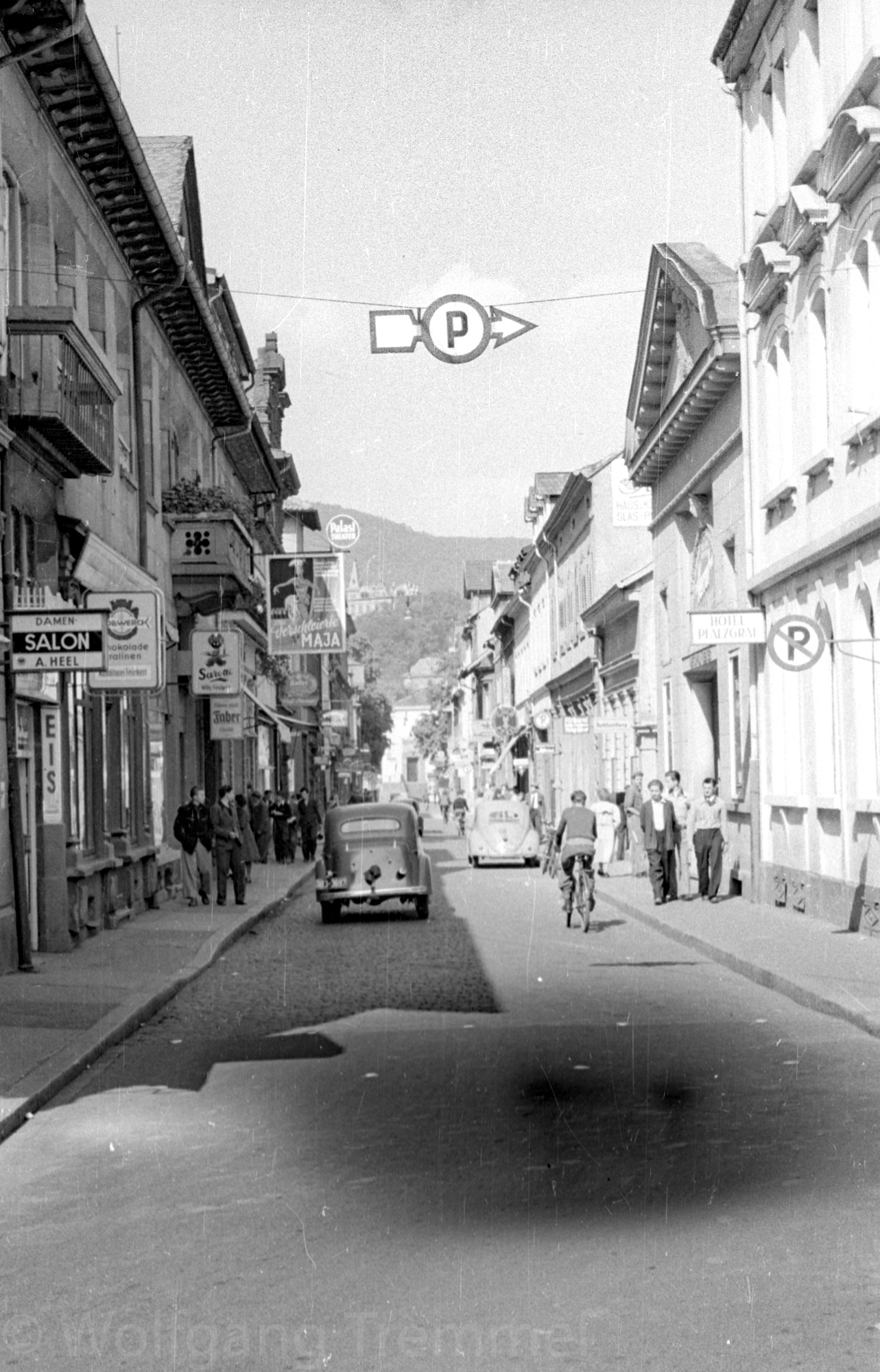 1951: Street scene