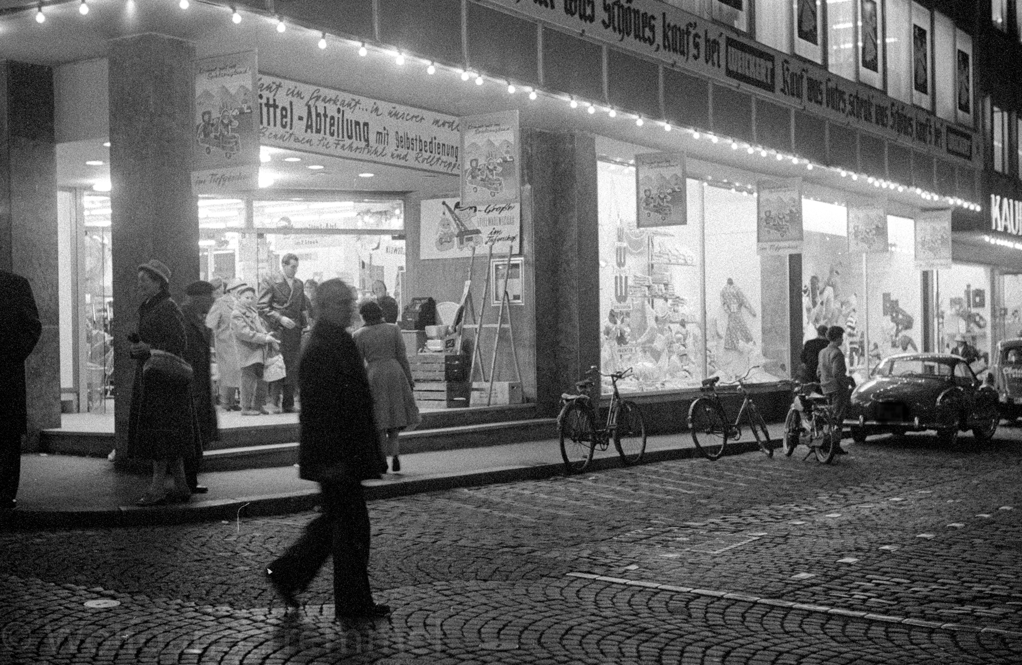 1960: Abend-Shopping bei Weickert in Neustadt
